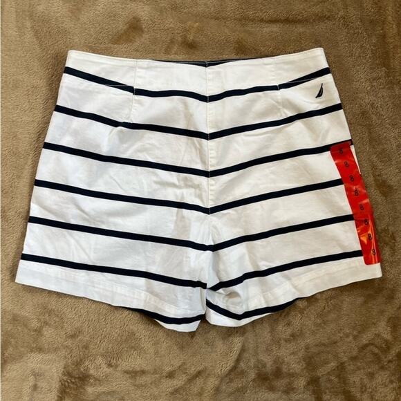 Nautica Cotton Stretch Twill Shorts White with‎  Blue Stripes Women's Size 8 NWT - Picture 2 of 6